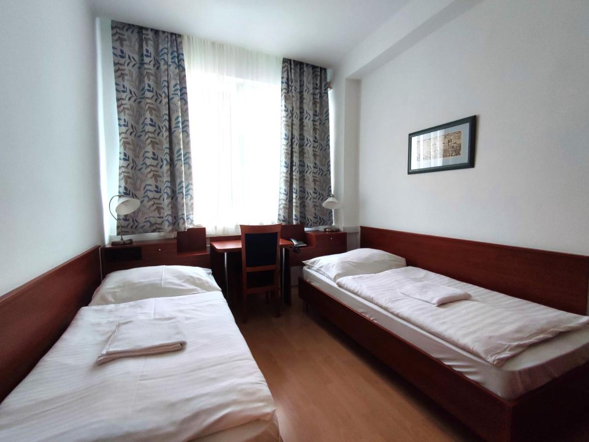 Hotel Jurki Dom Bratislava Exteriör bild