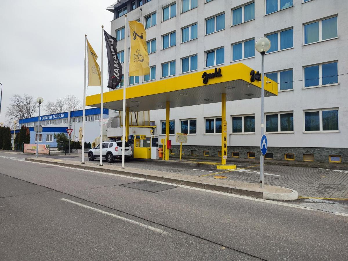 Hotel Jurki Dom Bratislava Exteriör bild