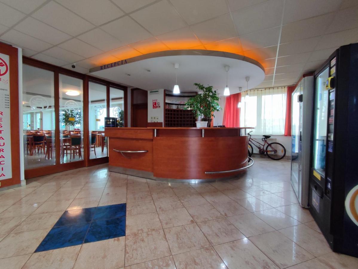 Hotel Jurki Dom Bratislava Exteriör bild