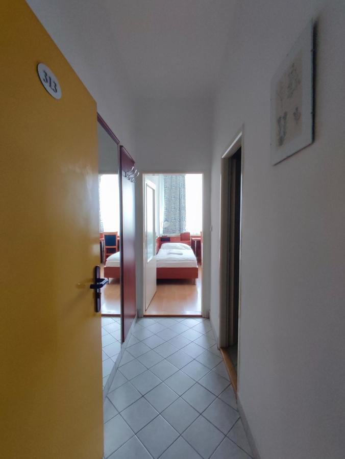 Hotel Jurki Dom Bratislava Exteriör bild