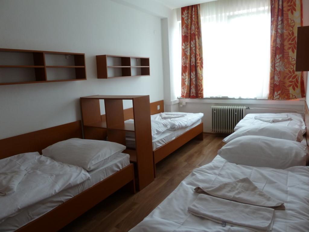 Hotel Jurki Dom Bratislava Exteriör bild