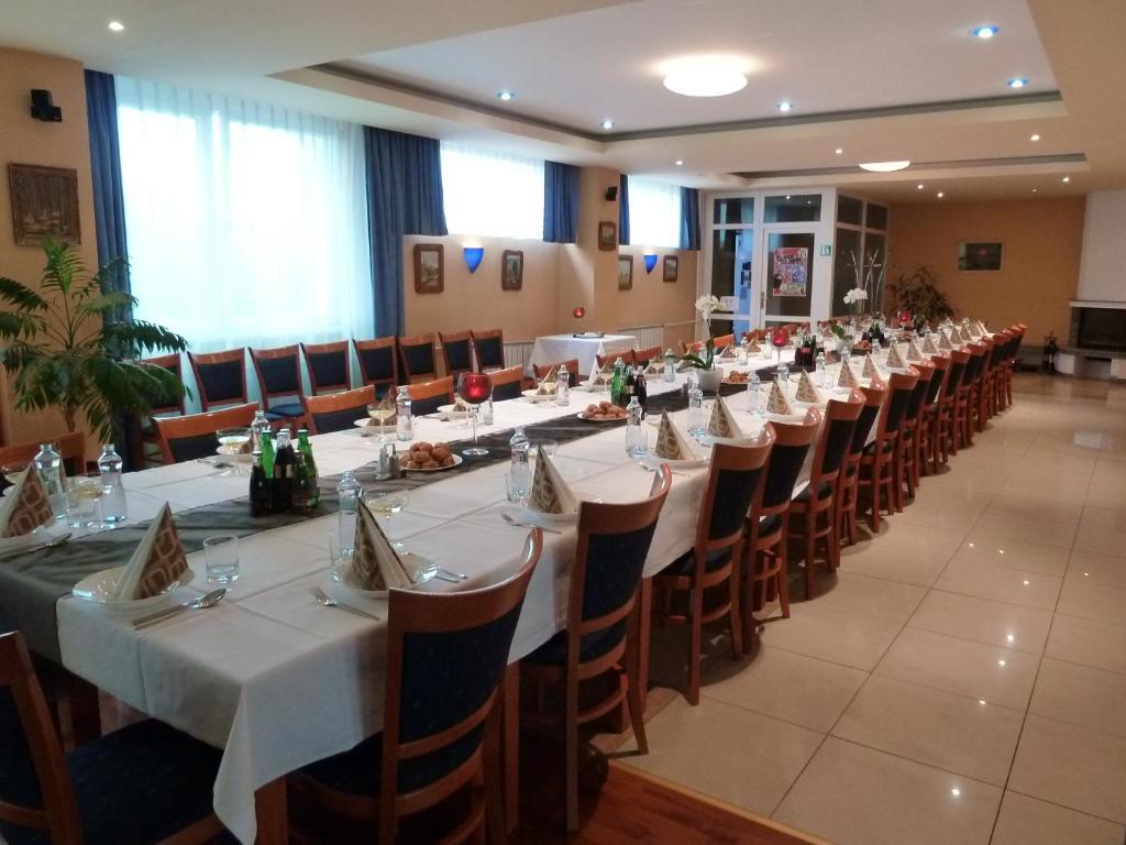 Hotel Jurki Dom Bratislava Exteriör bild